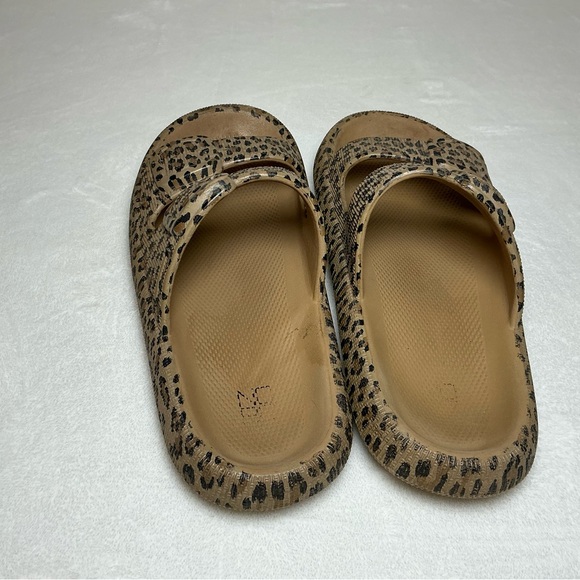 Leopard Pattern Slide Sandals - Picture 3 of 7